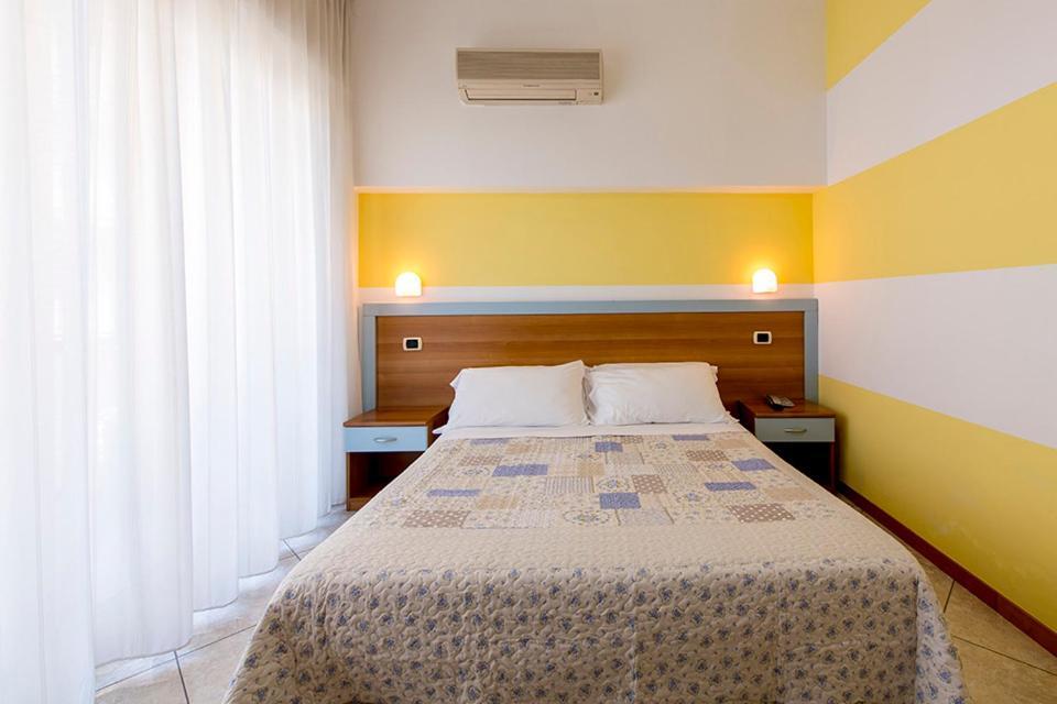 Hotel Le Soleil Сан-Бенедетто-дель-Тронто Экстерьер фото